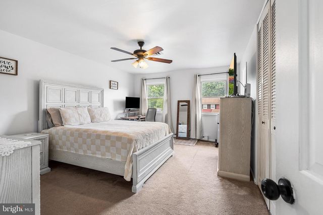 1804 ELMHURST DR, Whitehall, PA 18052