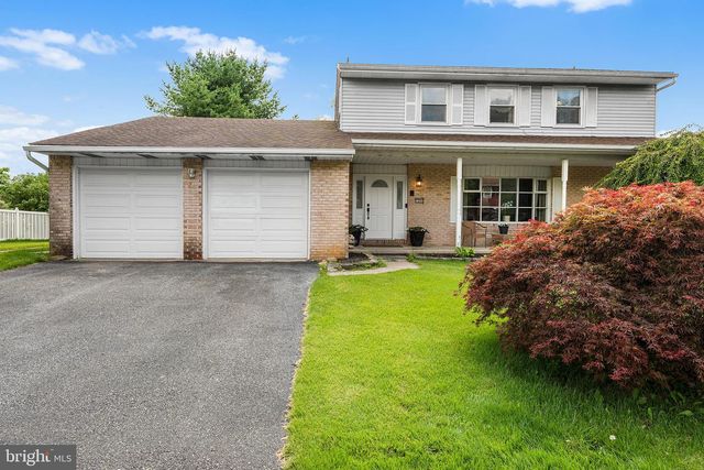 1804 ELMHURST DR, Whitehall, PA 18052