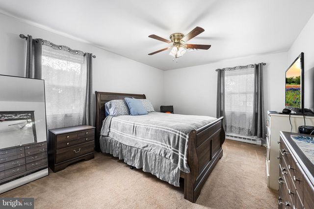 1804 ELMHURST DR, Whitehall, PA 18052