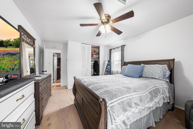 1804 ELMHURST DR, Whitehall, PA 18052