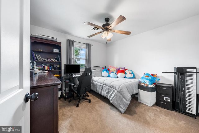 1804 ELMHURST DR, Whitehall, PA 18052