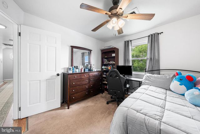 1804 ELMHURST DR, Whitehall, PA 18052