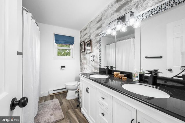 1804 ELMHURST DR, Whitehall, PA 18052