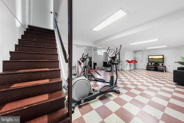 1804 ELMHURST DR, Whitehall, PA 18052