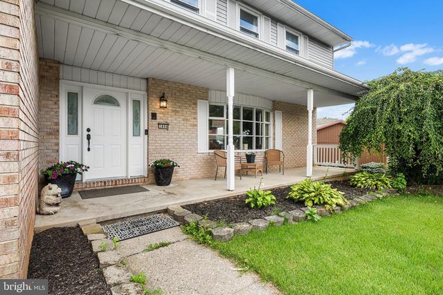 1804 ELMHURST DR, Whitehall, PA 18052