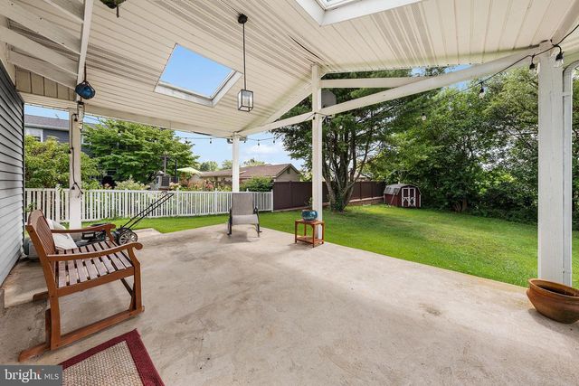 1804 ELMHURST DR, Whitehall, PA 18052