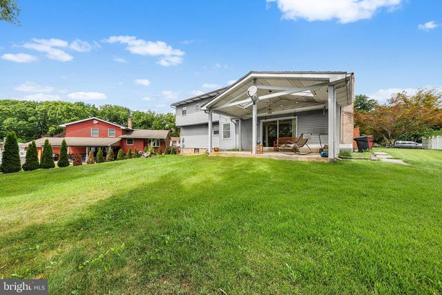 1804 ELMHURST DR, Whitehall, PA 18052