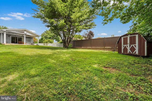 1804 ELMHURST DR, Whitehall, PA 18052