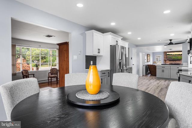 1804 ELMHURST DR, Whitehall, PA 18052