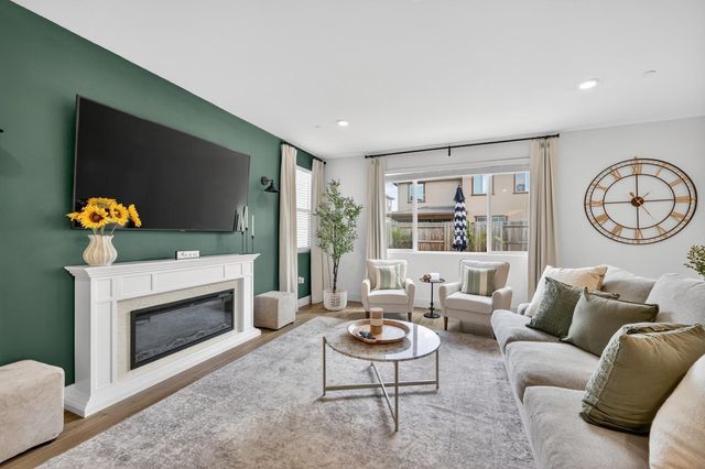 5089 Marshmallow Dr, Roseville, CA 95747
