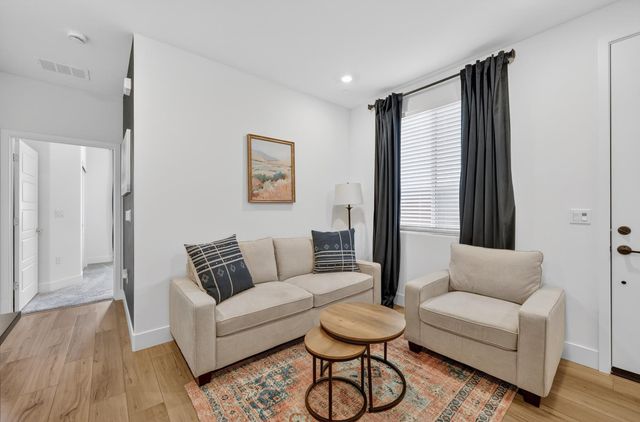 5089 Marshmallow Dr, Roseville, CA 95747