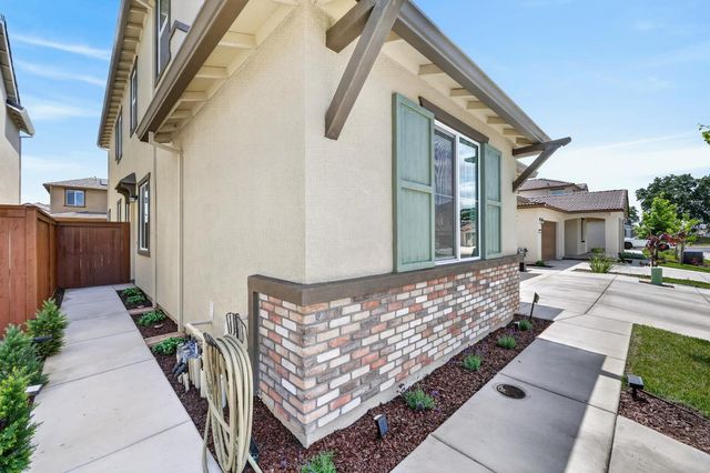 5089 Marshmallow Dr, Roseville, CA 95747