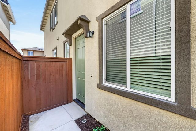 5089 Marshmallow Dr, Roseville, CA 95747