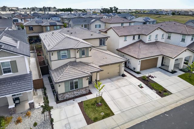 5089 Marshmallow Dr, Roseville, CA 95747