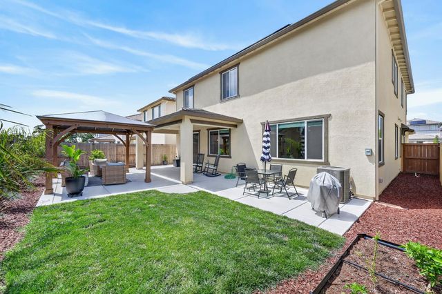 5089 Marshmallow Dr, Roseville, CA 95747