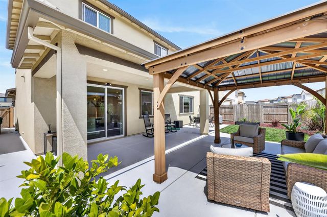 5089 Marshmallow Dr, Roseville, CA 95747
