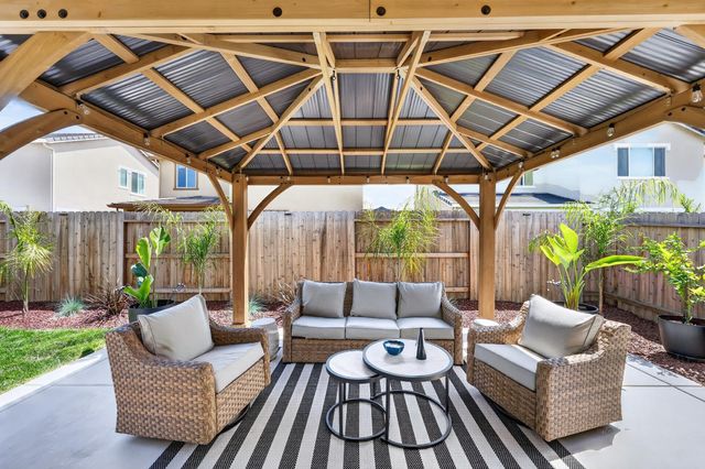 5089 Marshmallow Dr, Roseville, CA 95747