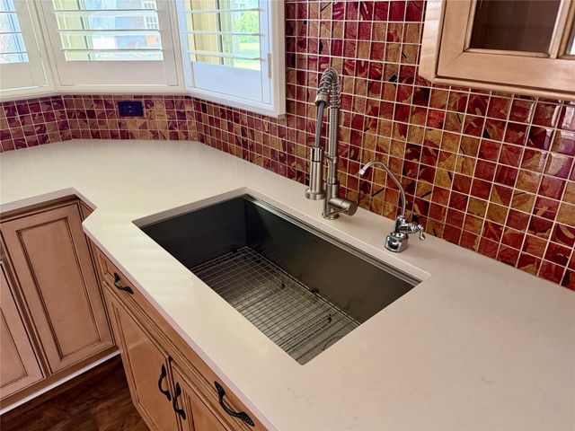 100 E Austin Street, Leonard, TX 75452