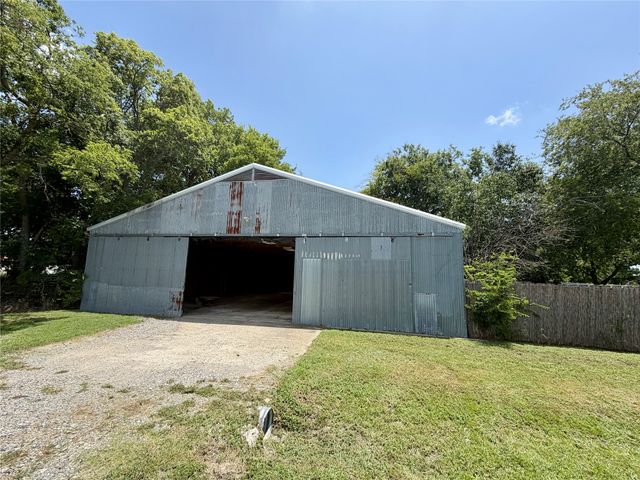 100 E Austin Street, Leonard, TX 75452