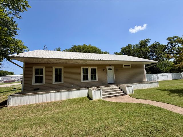 100 E Austin Street, Leonard, TX 75452