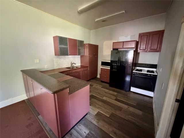 100 E Austin Street, Leonard, TX 75452