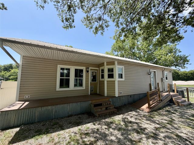 100 E Austin Street, Leonard, TX 75452