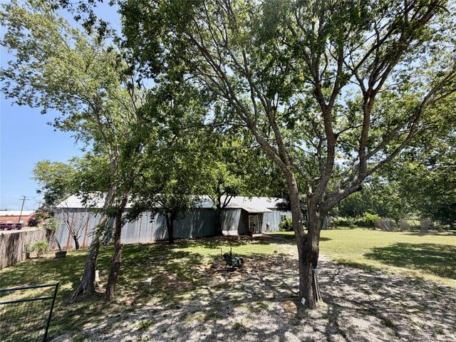 100 E Austin Street, Leonard, TX 75452