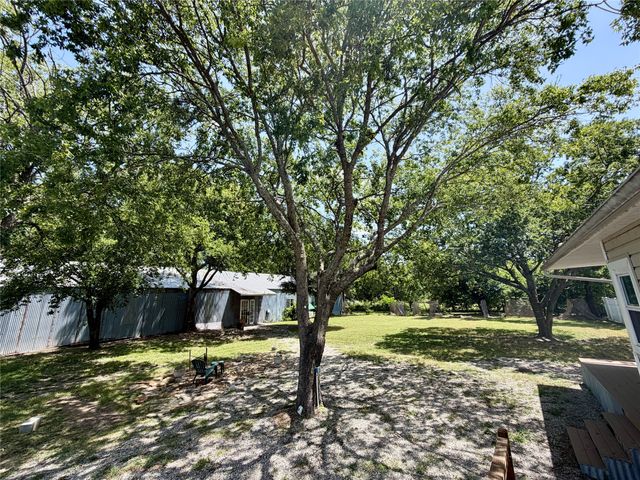 100 E Austin Street, Leonard, TX 75452