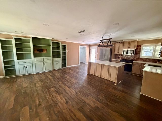 100 E Austin Street, Leonard, TX 75452