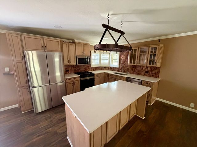 100 E Austin Street, Leonard, TX 75452