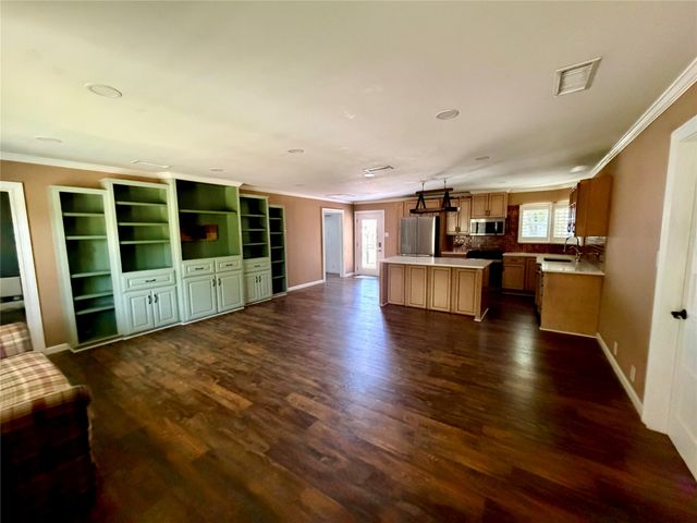 100 E Austin Street, Leonard, TX 75452