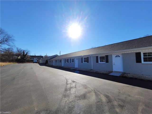 800 Dodson Mill Road 5, Pilot Mountain, NC 27041
