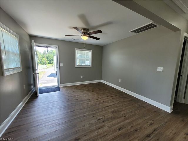800 Dodson Mill Road 5, Pilot Mountain, NC 27041