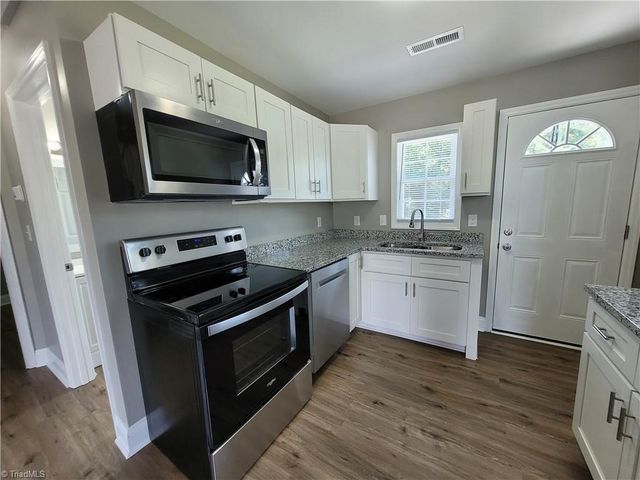800 Dodson Mill Road 5, Pilot Mountain, NC 27041