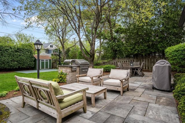 520 Greenwood Avenue, Kenilworth, IL 60043