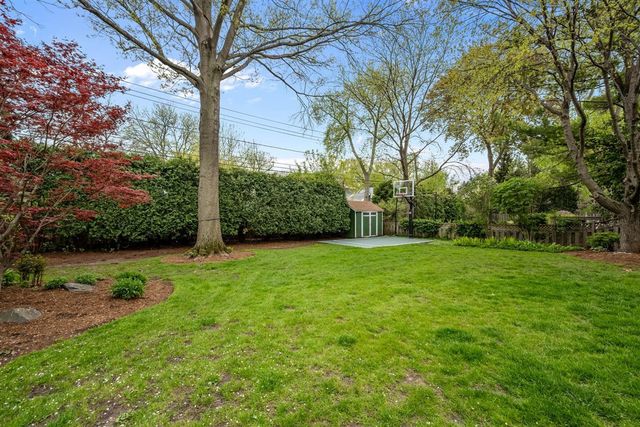 520 Greenwood Avenue, Kenilworth, IL 60043
