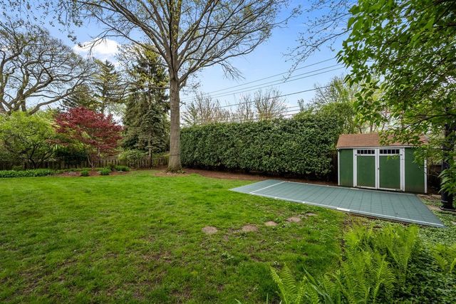 520 Greenwood Avenue, Kenilworth, IL 60043
