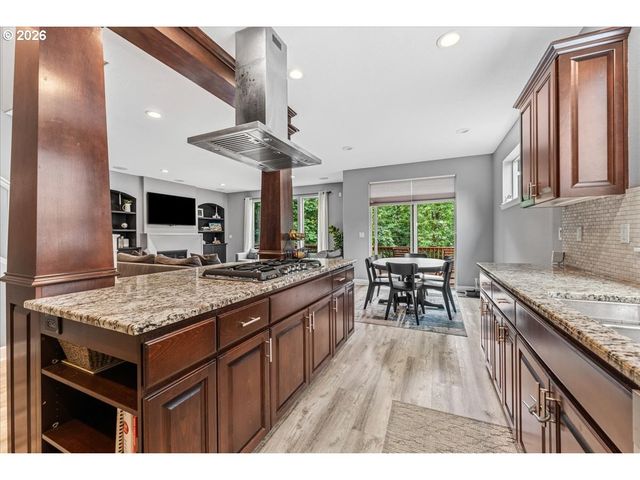 9385 Se HAMILTON Ln, Happy Valley, OR 97086