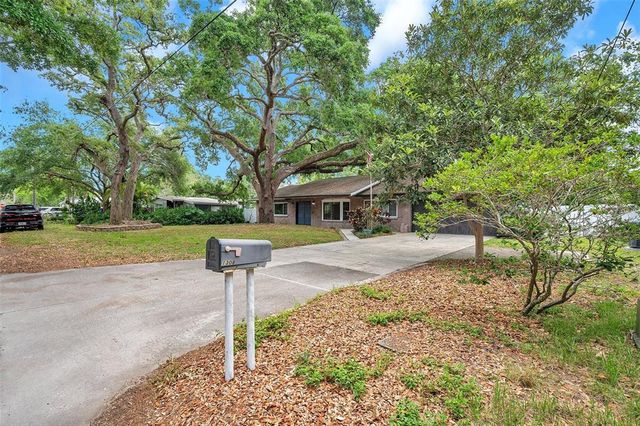 1308 W PERDIZ STREET, Tampa, FL 33612