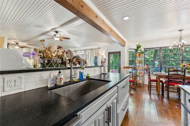 717 Meadowood Drive, Broken Arrow, OK 74011