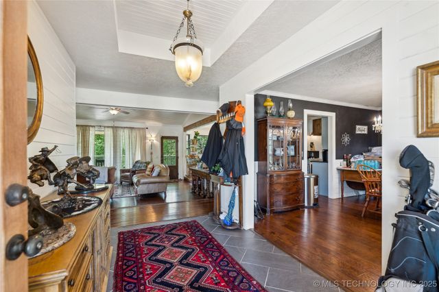 717 Meadowood Drive, Broken Arrow, OK 74011