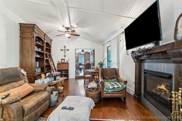 717 Meadowood Drive, Broken Arrow, OK 74011