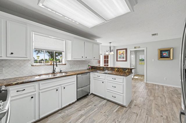 2112 Krenek Road, Crosby, TX 77532