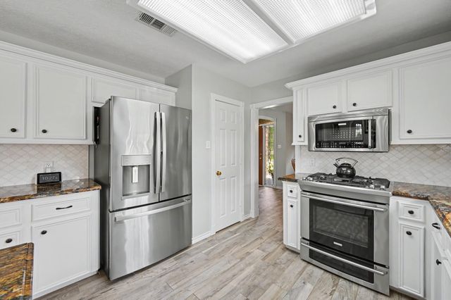 2112 Krenek Road, Crosby, TX 77532