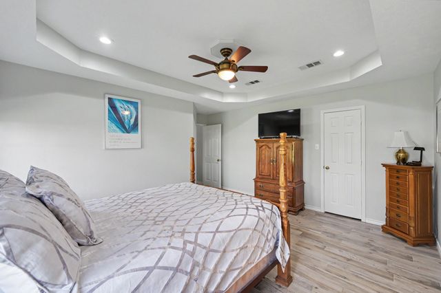 2112 Krenek Road, Crosby, TX 77532