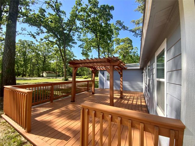 172 Pine Needle St, Onalaska, TX 77360