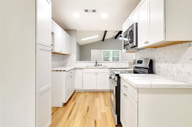 172 Pine Needle St, Onalaska, TX 77360