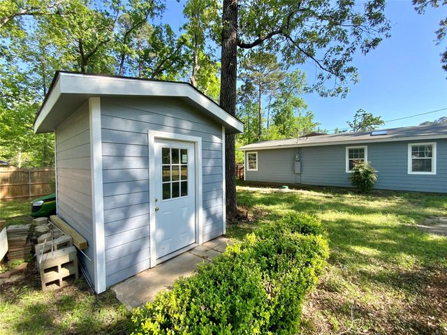 172 Pine Needle St, Onalaska, TX 77360