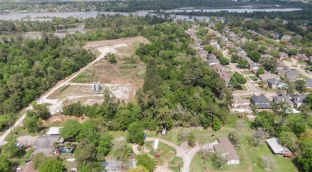 000 W Wallisville Road, Highlands, TX 77562