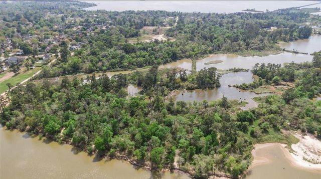 000 W Wallisville Road, Highlands, TX 77562